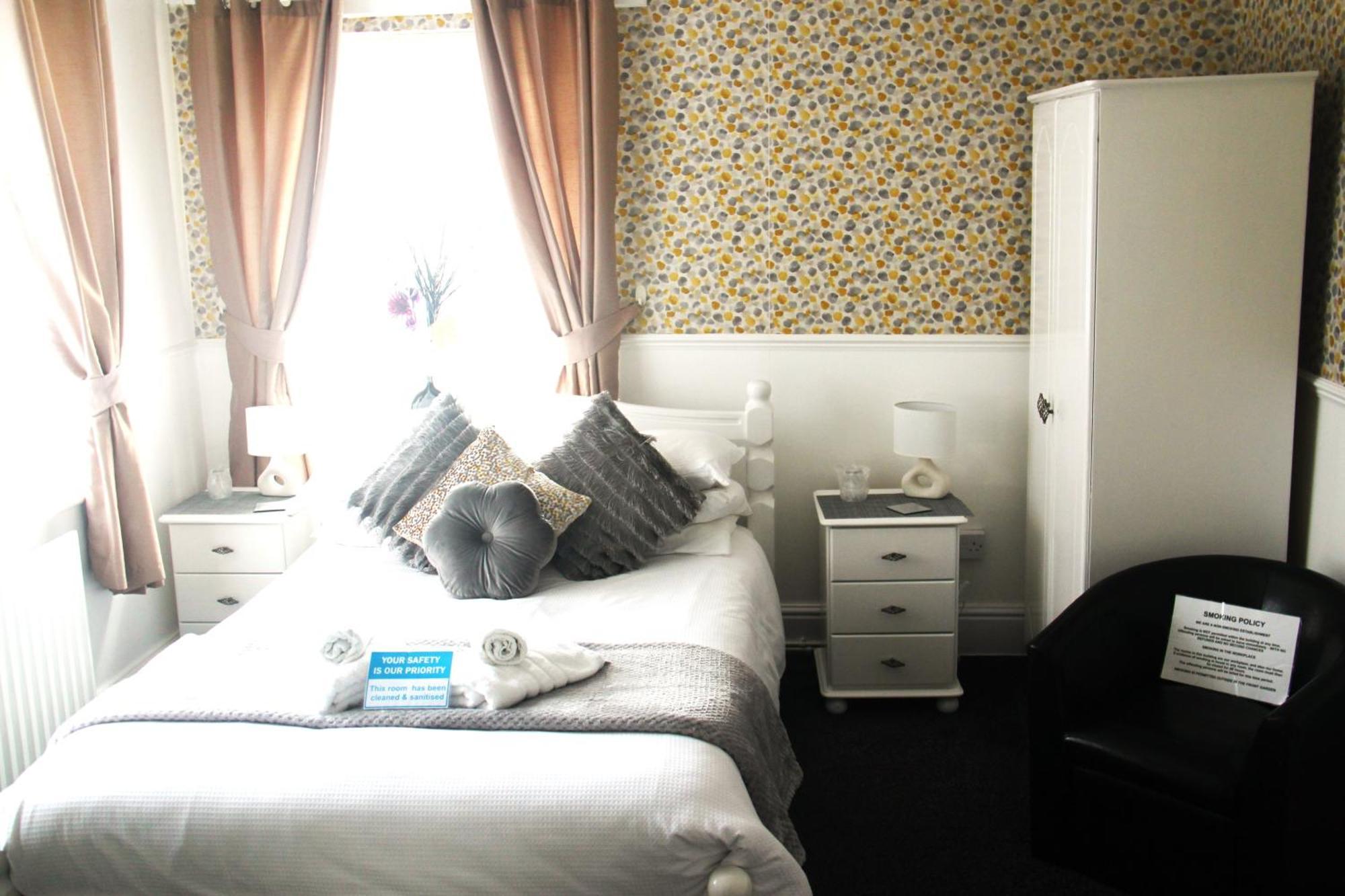 Serena Court Hotel Skegness Exteriör bild